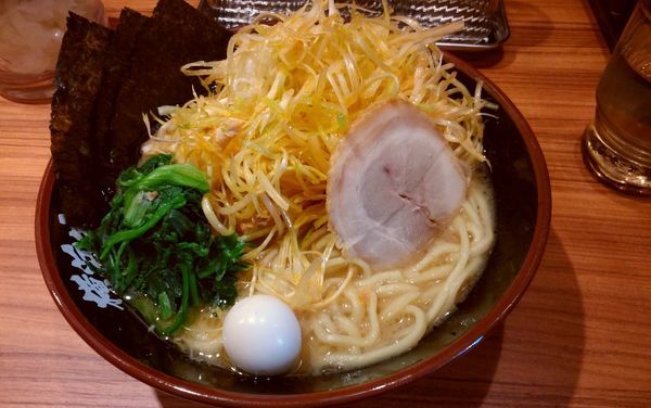 「ねぎラーメン・醤油」@横浜家系ラーメン 横浜道 品川港南口店の写真