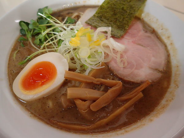 「【期間限定？】濃豚煮干そば」@麺屋にぼすけ 美郷店の写真