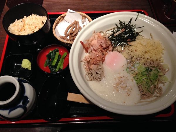 「冷やし月見山かけそば定食（山菜かやくご飯・野沢菜付）」@信州そば処 そじ坊 シャポー小岩店の写真