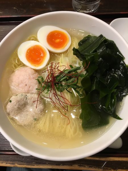 「あら炊き塩らぁめん+三陸わかめ+味玉」@麺屋 海神の写真