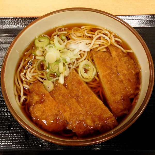 「三元豚のカツそば（460円）」@一ぷく 橋本店の写真