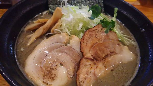 「メガ煮干しラーメン（並） 900円」@麺屋 ひな多の写真