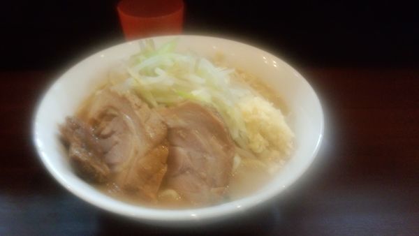 「ラーメン　810円　＋豚1枚　120円」@零一弐三の写真