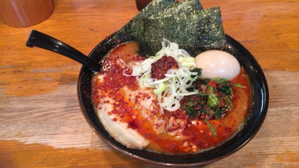 「赤いとき卵ラーメン（麺硬め・激辛）＋味玉」@ラーメン 大山家の写真