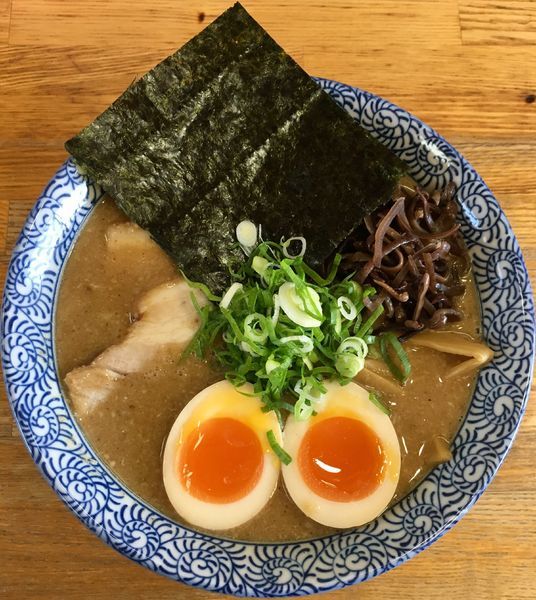 「魚介醤油 (700円) 特製 (200円)」@ひかり食堂の写真
