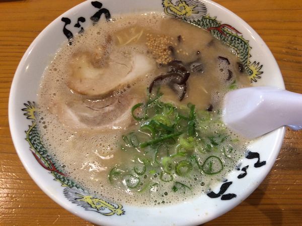 「博多とんこつらーめん」@博多らーめん うしじまの写真