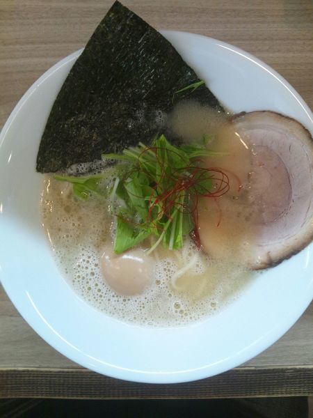 「鳥白湯ラーメン（塩・味玉付き）」@はらや TORI PAITAN RAMENの写真