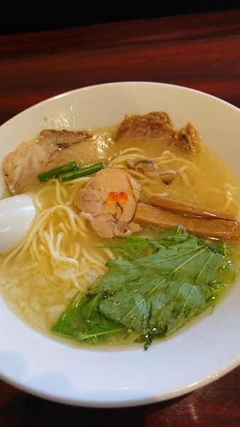 「濃厚鶏白湯ラーメン(並)＋烏龍茶(スタンプラリーのサービス)」@麺屋雷神の写真