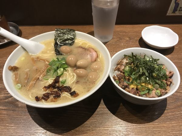 「塩ラーメン中盛＋うずらの卵」@中華そば うめやの写真