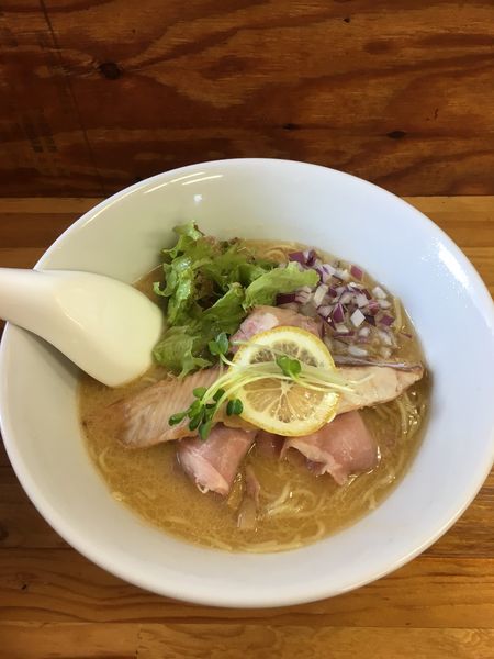 「限定　秋鮭の白湯そば 880円」@中華そば よしかわの写真