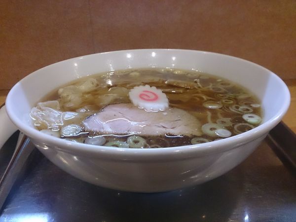 「ワンタン中華麺(小)+生玉子」@飛田給 大勝軒の写真