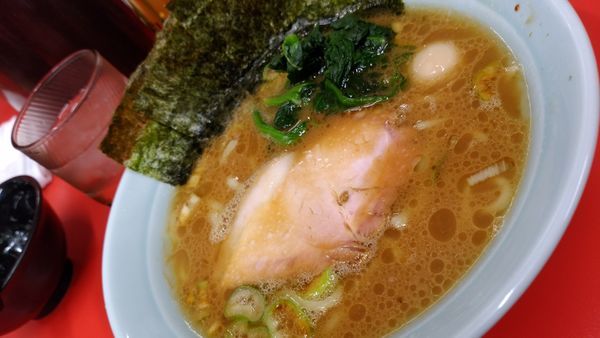 「醤油ラーメン並７００円全部普通・麺少な目」@壱六家 上大岡店の写真