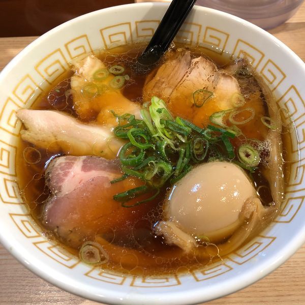 「特製醤油らぁ麺」@中村麺三郎商店の写真