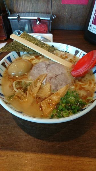 「七志ラーメン720円大盛り11円味玉無料」@とんこつらーめん七志 上大岡店の写真