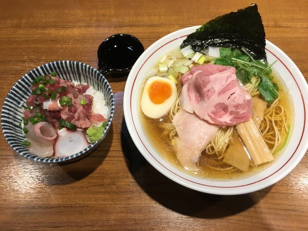「煮干しそば白醤油+海鮮丼／¥690＋400」@寿製麺よしかわ 川越店の写真