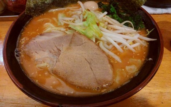 「辛味噌らーめん」@横浜家系ラーメン 壱〇家の写真