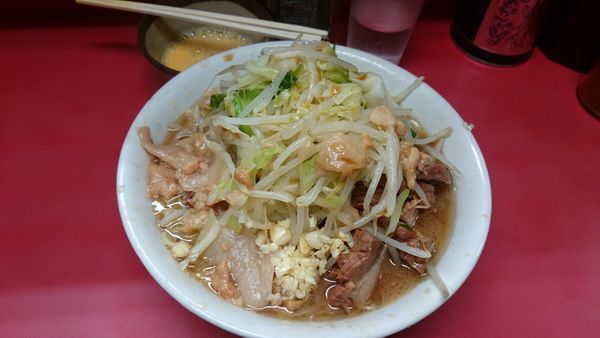 「小豚　ニンニク野菜脂カラメ」@ラーメン二郎 環七一之江店の写真