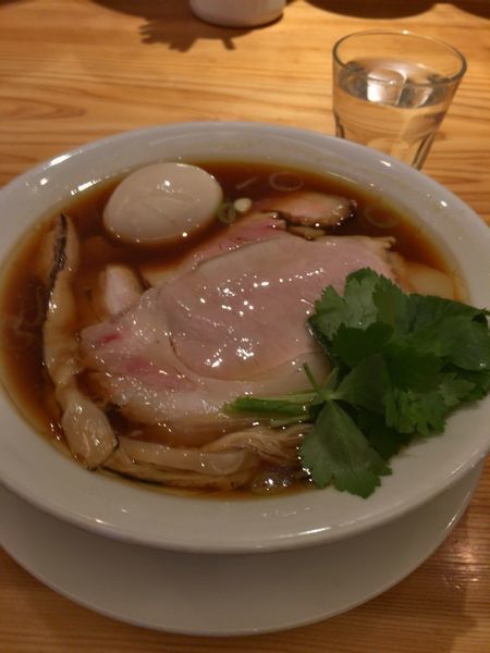 「醤油の純鶏ソバ 味玉」@自家製麺 うろたの写真