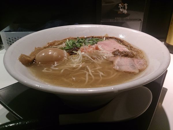 「塩そば+味玉」@SOBAHOUSE金色不如帰の写真