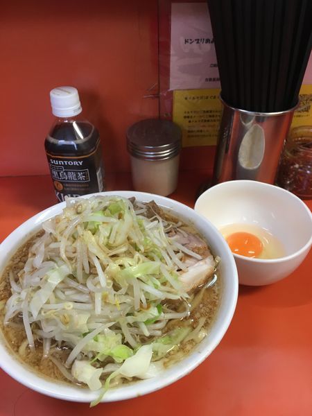 「小（ヤサイ、カラメ、卵）」@ラーメン二郎 神田神保町店の写真