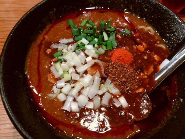 「【11月限定】辛っとろ味噌麻婆麺（２辛）990円＋ライス」@らぁ麺屋 つなぎの写真