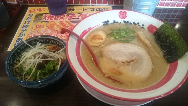 「まめぞうラーメン、チャーシュー丼」@ラーメンのまめぞう 草加本店の写真