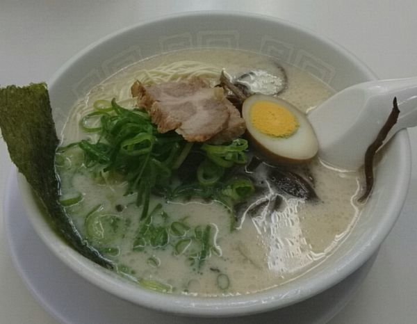 「らーめん」@博多天神 新宿東口駅前店の写真