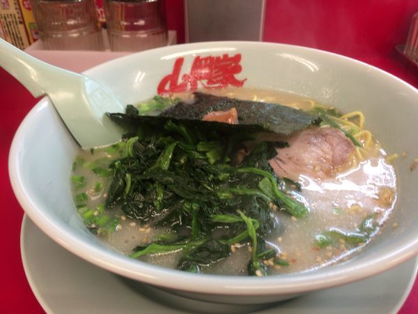 「朝ラーメン 脂抜き＋ほうれん草」@ラーメン山岡家 石岡店の写真