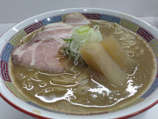 「煮干鰮豚骨ラーメン」@煮干鰮豚骨らーめん 嘉饌の写真