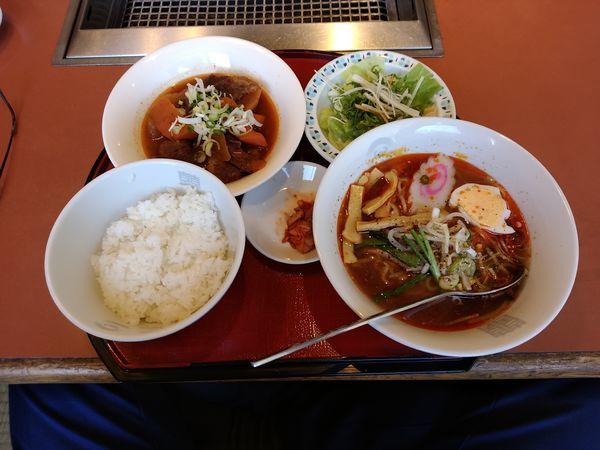 「日替ランチ(牛すじ煮＋辛口ラーメン)670円」@朝鮮飯店 倉賀野バイパス店の写真