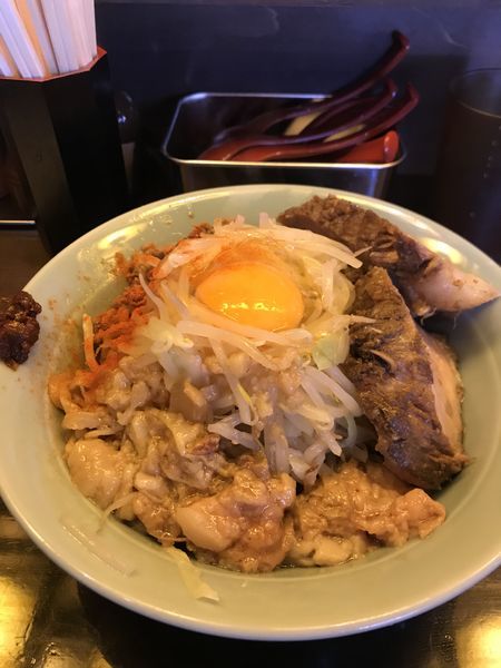 「中汁なし麺、350グラム、豚マシ」@立川マシマシ 9号店の写真