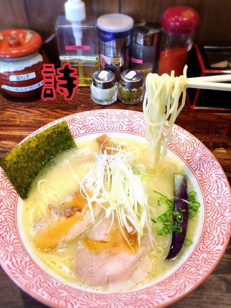 「濃厚鶏白湯￥800」@らーめん詩の写真