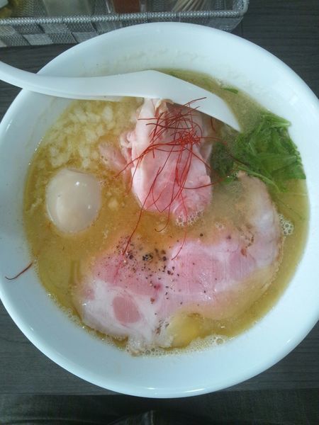 「塩ラーメン（味玉付き）」@塩白湯らーめん ソラシオの写真