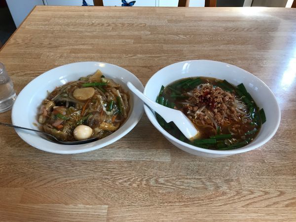 「豚骨台湾ラーメンと中華飯のセット」@中国料理 豊源の写真