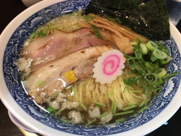 「煮干しラーメン800円＋特製全部のせ300円」@麺奏 弥栄の写真