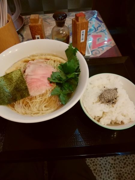 「煮干しラーメン大盛・ごはん」@ラーメン愉悦処 似星の写真