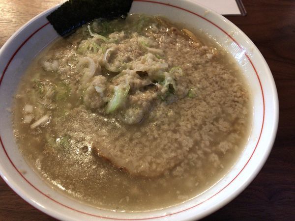 「背脂煮干しラーメン(背脂ﾏｼﾏｼ)680円+ネギ120円」@SAITOU拉麺店の写真
