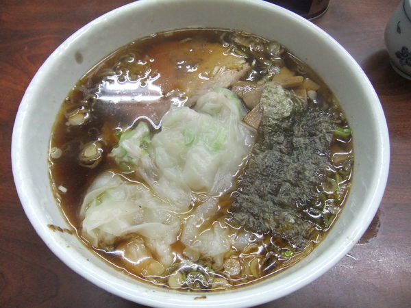 「ワンタンメン（700円）」@ことぶき食堂の写真