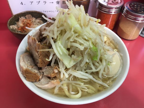 「小ラーメン 豚増し 煮玉子 脂っKOIWA(ヤサイ・ニンニク」@ラーメン二郎 小岩店の写真
