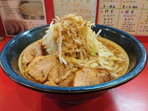 「大らーめん(700g)＋豚増し 野菜 油」@麺屋 桐龍の写真