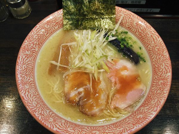 「濃厚鶏白湯らーめん（800円→クーポン利用400円）」@らーめん詩の写真