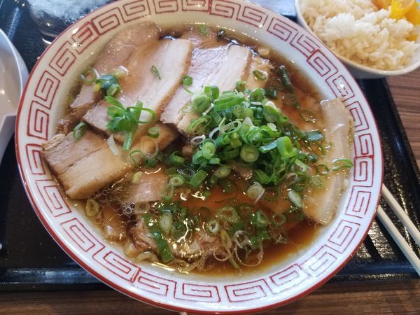 「肉盛りわだそば890円、ライス100円」@わだ屋の写真