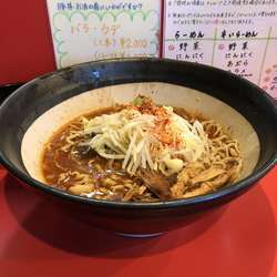 辛いラーメン 麺増し400g? 生卵2個 鳥ほぐし