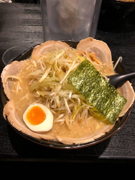 「味噌白ネギチャーシュー」@麺や むこうぶち 西葛西店の写真