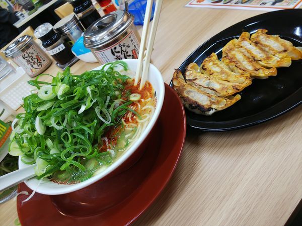 「ラーメン(小＆無料券とび辛餃子」@ラーメン 横綱 港店の写真