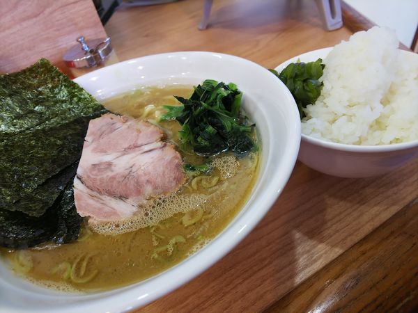 「ラーメン＆サービスライス」@横浜家系  おか家の写真