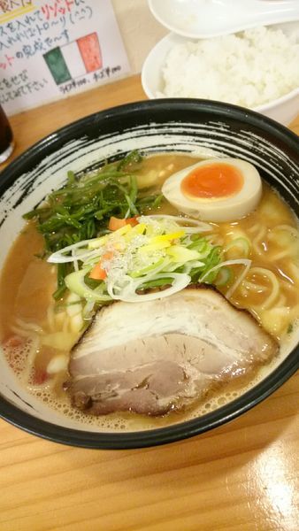 「マグロスープのトマみそラーメン  ８５０円」@濃厚ラーメン じゅんの写真