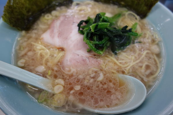 「ラーメン麺固め油多め350円（金曜のみ祝日以外）」@ラーメンショップ 坂東店の写真