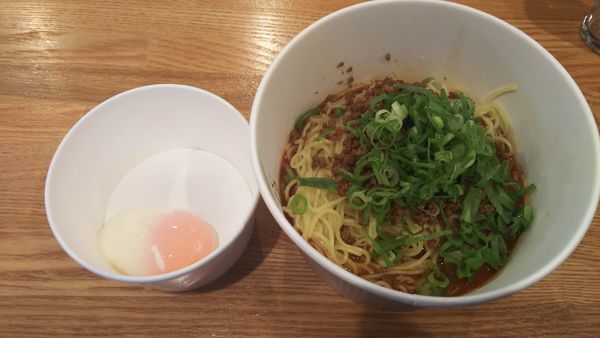 「汁なし担担麺＋温玉」@汁なし担担麺 くにまつ 神保町店の写真