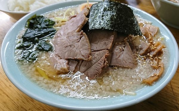 「ネギチャーシューメン半  ライス」@ラーメンHOUSE リュウビの写真